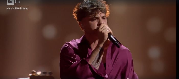 Olly torna a Sanremo con Balorda Nostalgia, tutto l'Ariston canta