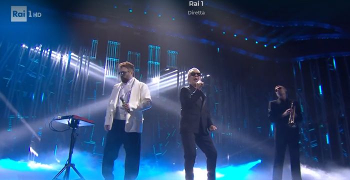 Sanremo, Dargen D'Amico canta la guerra: possono spararmi, armi non ho