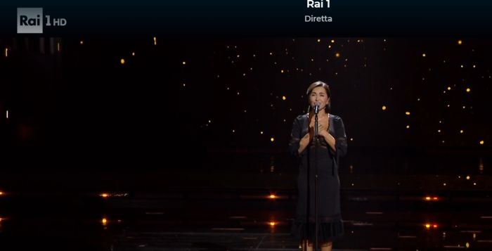 Sanremo, emozione per Serena Brancale e la sorella, standing ovation