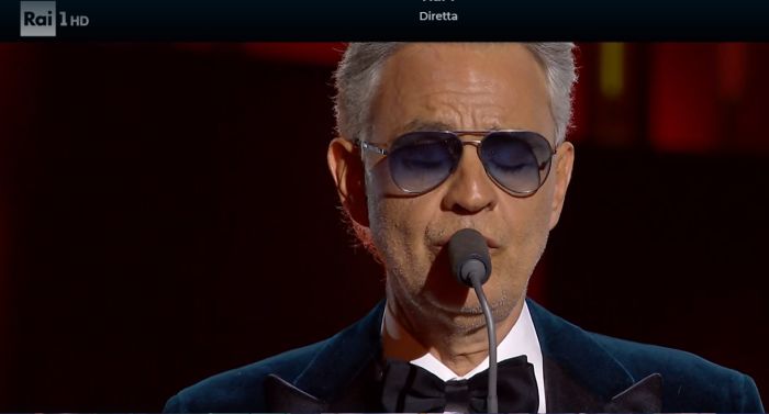 Sanremo: Bocelli conquista l'Ariston, standing ovation 