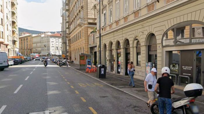 Via Coroneo, paura in negozio: famiglia si oppone al furto, titolare colpito e ricoverato