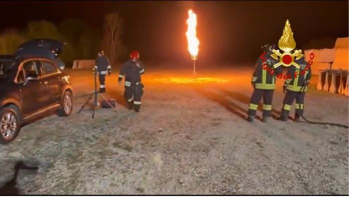 Gonars, perdita di gas da auto a GPL in A4: intervento dei Vigili del Fuoco fino a notte fonda (VIDEO)