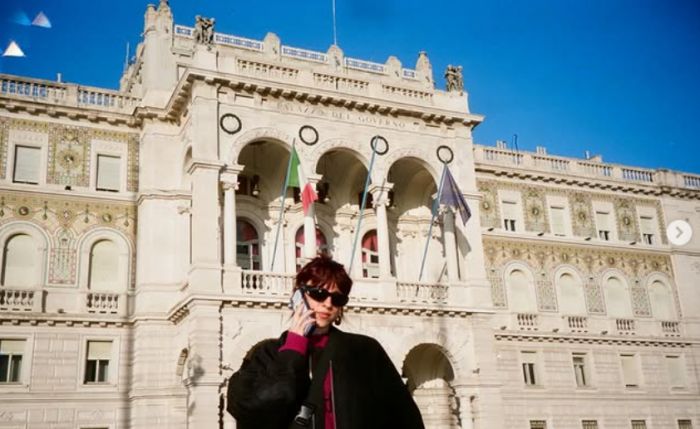 Angelina Mango a Trieste, scatto virale in piazza Unità: oltre 30mila like in poche ore
