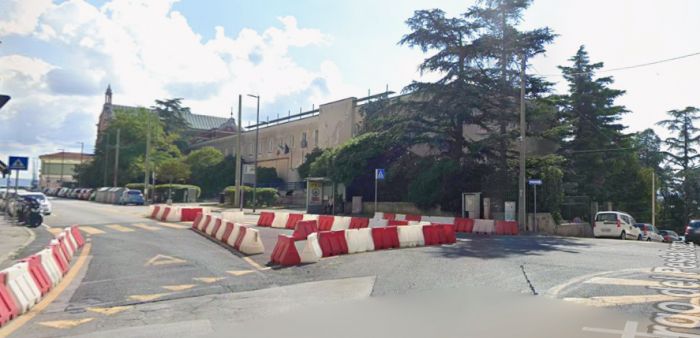 Via dell’Istria, tra lamentele e caos spunta la storia che ribalta tutto: “L’autista mi manda un bacio”
