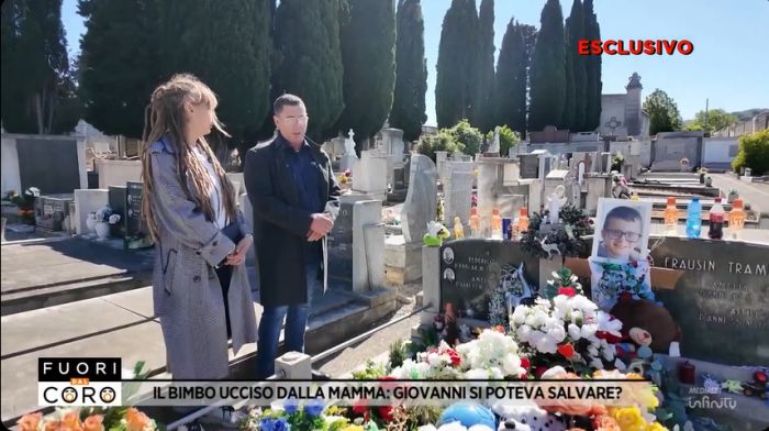 Fuori dal coro, “Vengo due volte al giorno al cimitero”: il dolore del papà del piccolo Giovanni