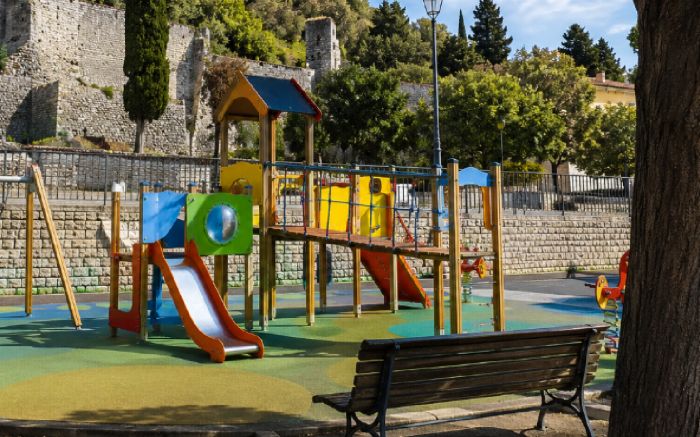 Babuder annuncia il rilancio dell’area giochi di San Giusto: “Spazio rinnovato per bimbi” (VIDEO)
