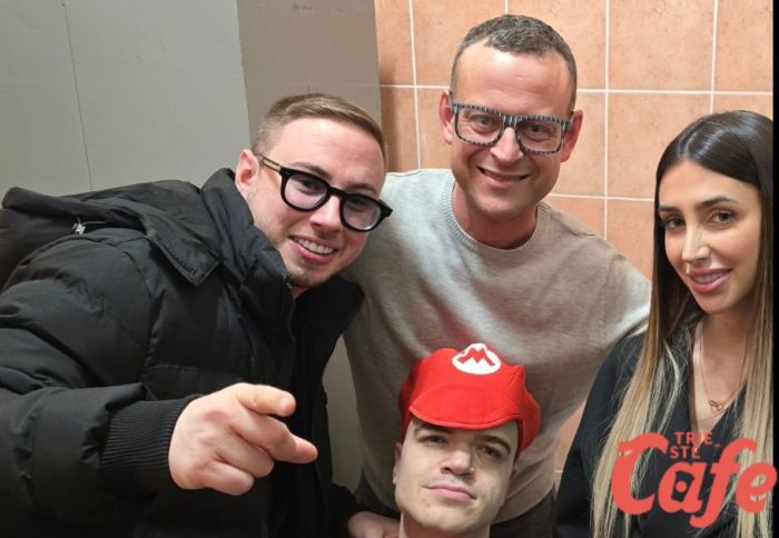 Max Felicitas senza freni a Trieste Cafe: 'In politica c'è poca f*ga, meglio il mio lavoro!' (VIDEO)