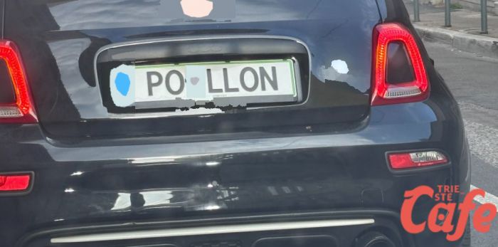  “C’era una volta… PO LLON”: spunta a Trieste l’auto che fa sognare i fan degli anime
