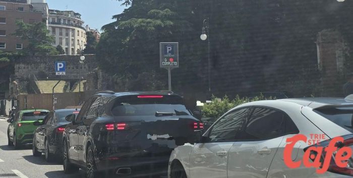 Trieste sold out: Park San Giusto pieno dal primo mattino, centro città invaso da turisti tra spettacoli e grandi eventi