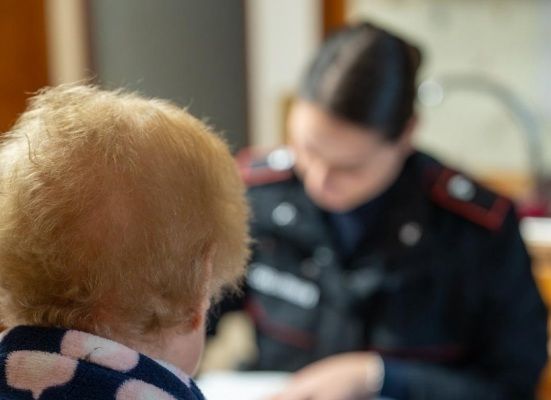 Trieste, Carabinieri in missione di umanità: assistono un’anziana e le restituiscono serenità