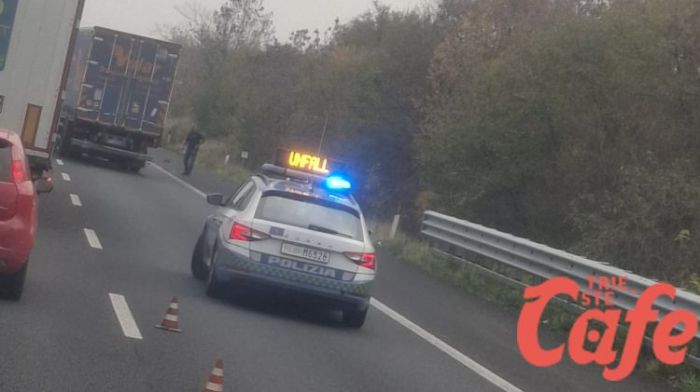 Scontro tra due camion in A4 prima di Sgonico: traffico rallentato e code verso Trieste