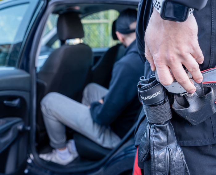 Centro commerciale di Trieste nel mirino, ma scatta la trappola: arrestato con tre tablet rubati
