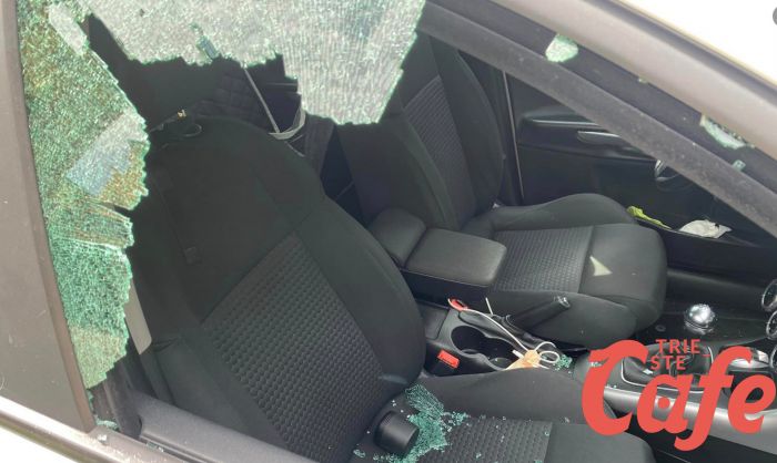 Raid in via Flavia: auto danneggiate, furti e gravi danni
