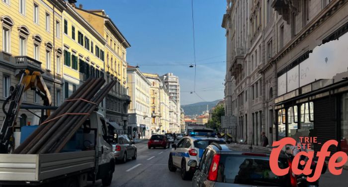 Scontro in via Carducci, scooterista all'ospedale