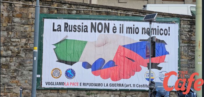 "Il Comune rimuova i manifesti pro Russia dagli spazi gestiti da Esatto"