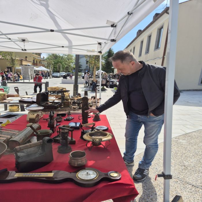 Ritorna nella piazza di Aurisina il Mercatino delle Pulci ad ingresso libero