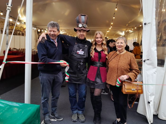 Inaugurata la golosa fiera "CioccolaTiAMo", la giovane Barbara acclamatissima madrina e Trieste Cafe media partner 