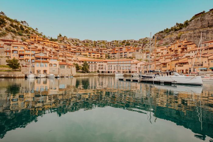 Natale a Portopiccolo: Tivoli Resort lancia un dicembre ricco di creatività, storia e cinema