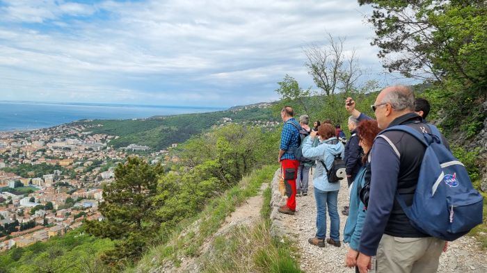 Itinerario panoramico con Curiosi di natura e pasti dai ristoratori di "Sapori del Carso"