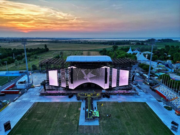 Ultimo, una favola che continua: parte da Lignano Sabbiadoro il nuovo tour negli stadi, già tutto esaurito