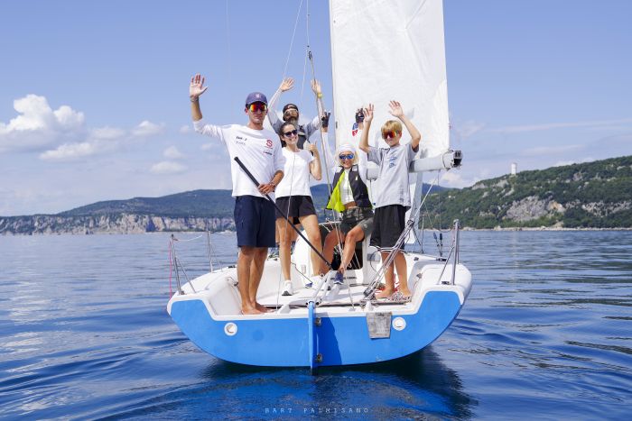 Gran veleggiata dell’amicizia: oltre cento barche in mare, vittoria ad “Anywave-Junior” (FOTO)