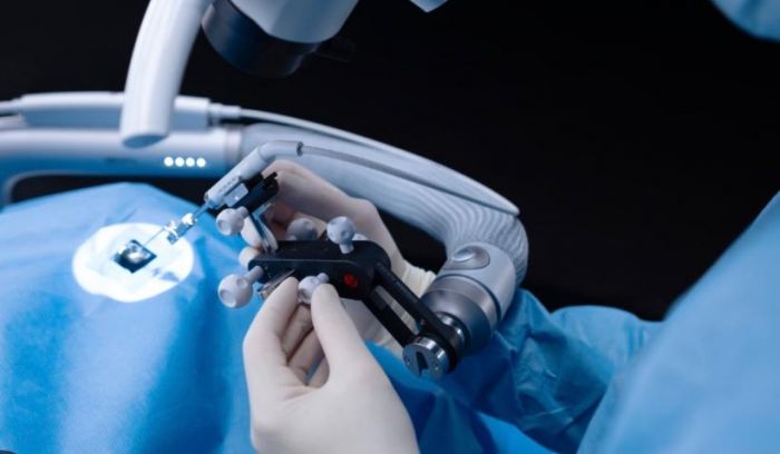 Sanità: in Fvg impiantato il primo orecchio bionico con braccio robotico