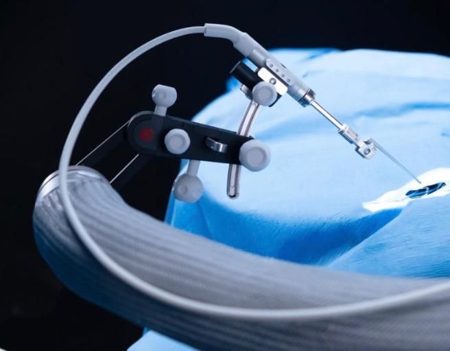 Sanità, a Trieste il primo “orecchio bionico” con braccio robotico: svolta nella microchirurgia uditiva
