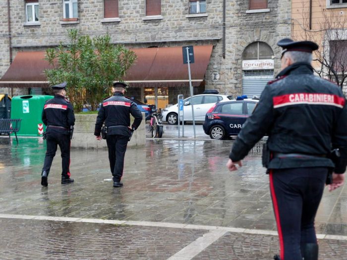 Maranza scatenati in Piazza Perugino, pistola scacciacani sequestrata dopo colpi esplosi in aria 