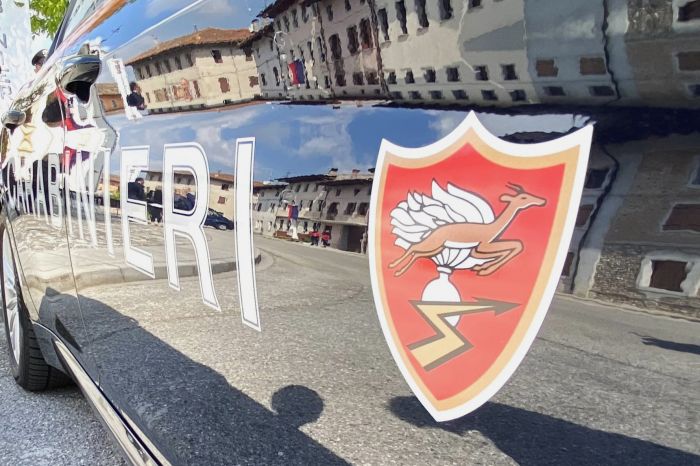 Guidava un'auto rubata di grossa cilindrata senza aver mai preso la patente, denunciato 