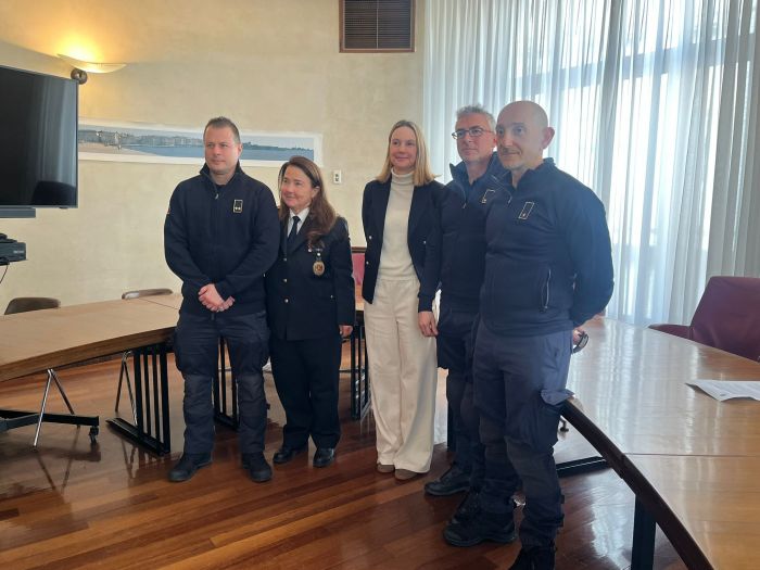 Studenti delle scuole superiori a lezione di autodifesa con la Polizia locale 