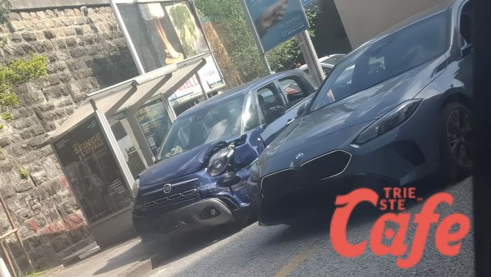Incidente tra due autovetture in via d'Alviano, disagi alla viabilità 