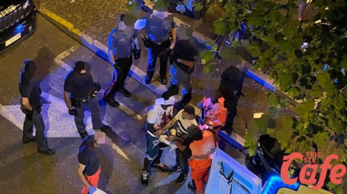 Violenza in zona Piazza Garibaldi: maxi rissa tra bande a colpi di spranghe e coltelli, residenti terrorizzati