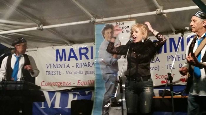 Addio a Loretta, la voce che ha fatto ridere Trieste per oltre trent’anni con la Witz Orchestra 