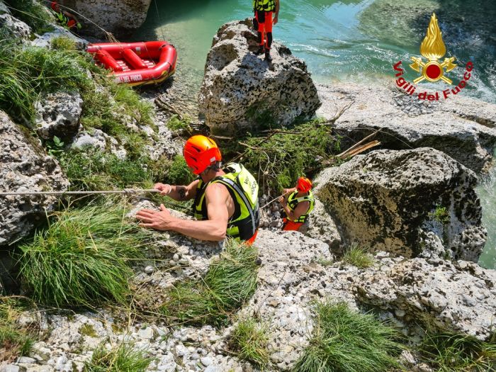 Tragedia Natisone: sindaco, trovati orecchino e carta di credito ragazze 