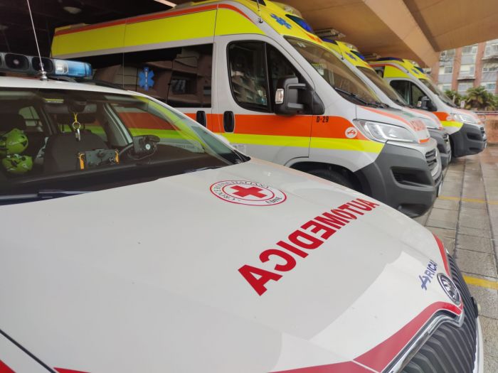 Palermo: padre e figlio di 4 anni precipitano dal sesto piano, morto il padre 