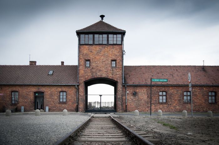Il Museo di Auschwitz continua a perdere followers sui social