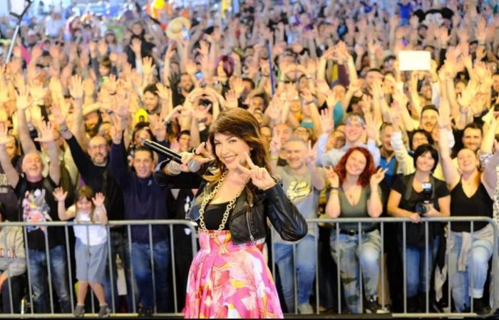 Cristina D’Avena a Umago: un sogno che diventa realtà per generazioni di fan (VIDEO-SERVIZIO)