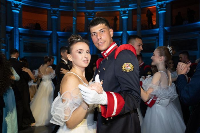 “Galateo, eleganza e unione”: la triestina Ilaria tra le protagoniste del Gran Ballo Viennese (VIDEO)