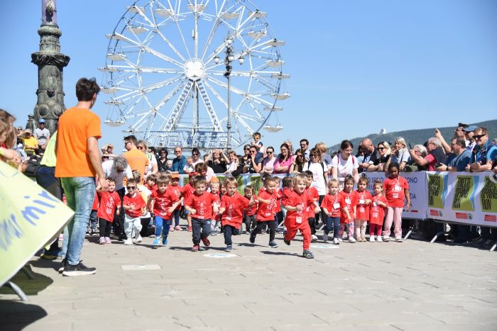 Trieste Spring Run, domani 2mila bambini di corsa in Piazza Unità. Family Run verso i 4mila iscritti  