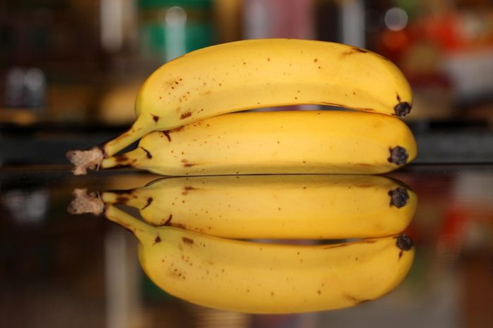 “E gli uomini con la banana?” Scoppia la polemica hot: a Trieste si reclama la gara dei mangiatori