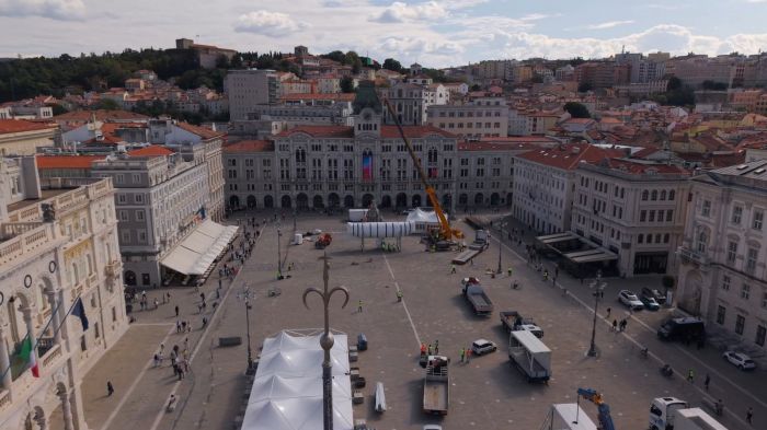 Trieste ritrova il suo eroe degli abissi: domenica lo svelamento del Batiscafo in piazza Unità