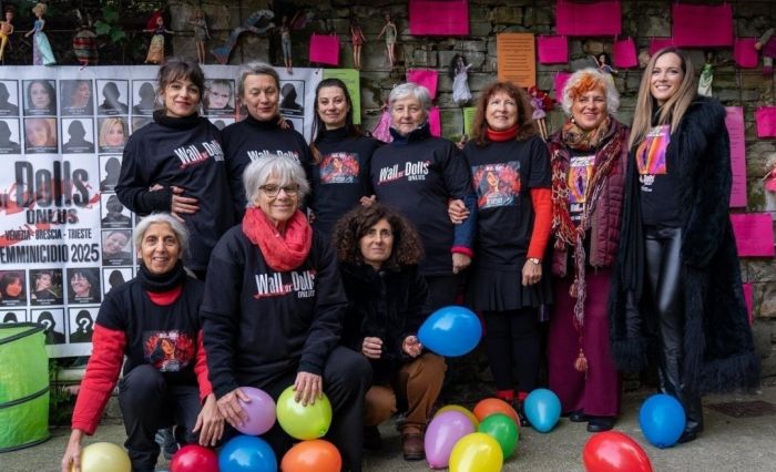 Il Wall of Dolls si rinnova: Trieste sceglie l’Amore per abbattere la violenza (FOTO)