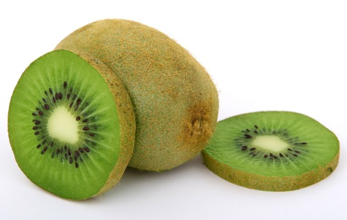Alleanza cooperative: kiwi e cachi raccolti prima danneggiano consumi