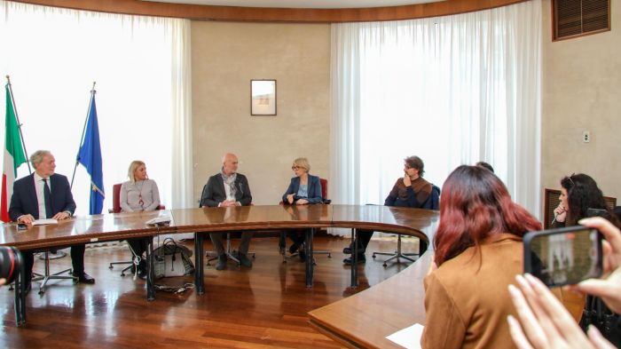 Promuovere la cultura per un invecchiamento attivo: Il Comune di Trieste innova l'accesso ai servizi teatrali (VIDEO-SERVIZIO)