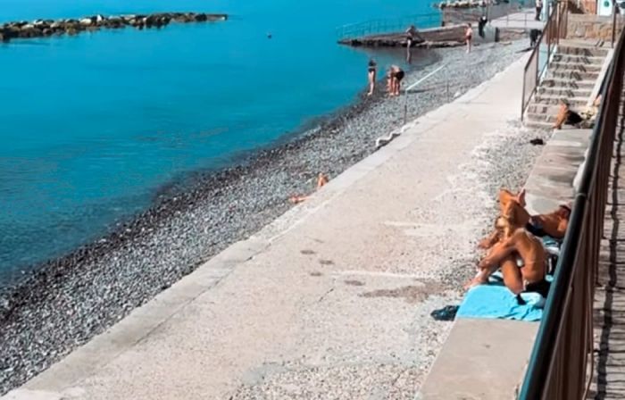Barcola: tra prima tintarella di fuori stagione e coraggio dei primi bagnanti