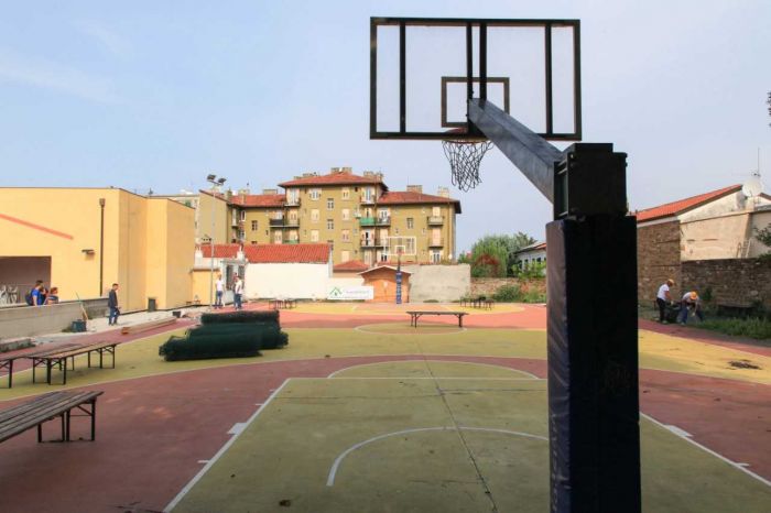 L'assessore Lodi ha annunciato l'inizio dei lavori al campo di basket della Servolana, 130 mila euro di investimento
