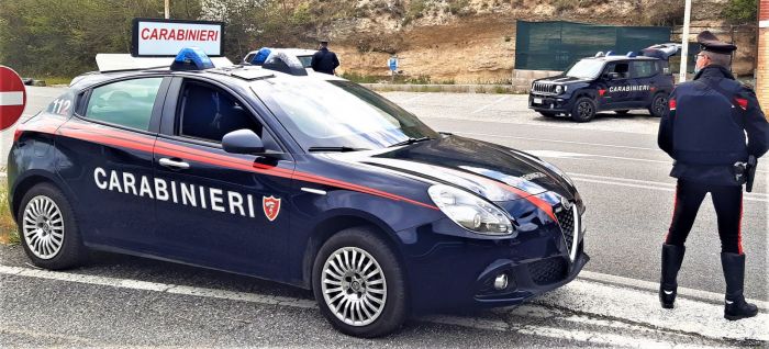 Controllato in strada con forbici: straniero denunciato e proposto per divieto di accesso