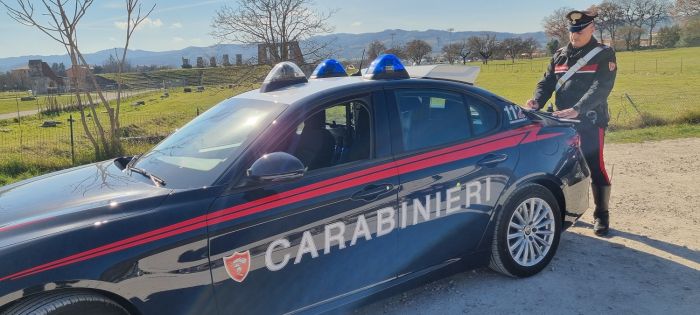 Portafoglio rubato a un’anziana e bancomat usato per prelievi: denunciata una 25enne
