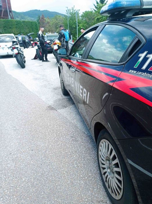 Pedina una ragazza e le installa un localizzatore sulla bici: 27enne denunciato dai Carabinieri
