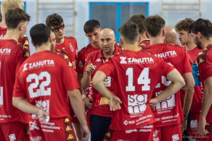 La Pallamano Trieste solleva dall'incarico il capo allenatore Andrea Carpanese 